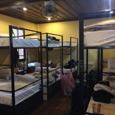 Central Backpacker Hostel Luang Prabang Extérieur photo